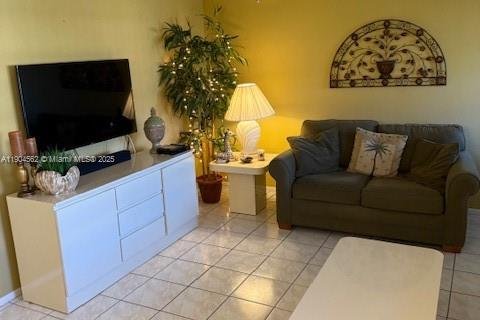 Condominio en venta en Hollywood, Florida, 2 dormitorios, 81.75 m2 № 1955103 - foto 2