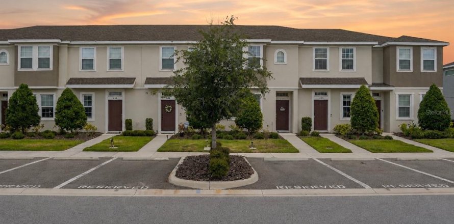 Townhouse in Palmetto, Florida 2 bedrooms, 120.49 sq.m. № 2092225