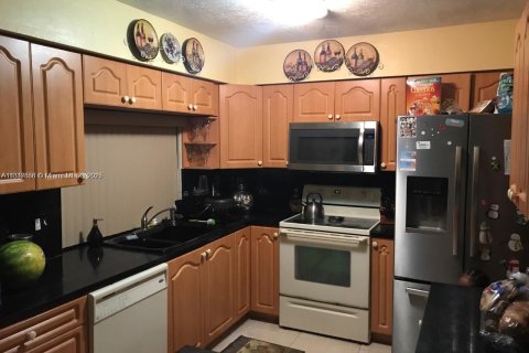 Casa en venta en Miramar, Florida, 3 dormitorios, 111.11 m2 № 1847677 - foto 2