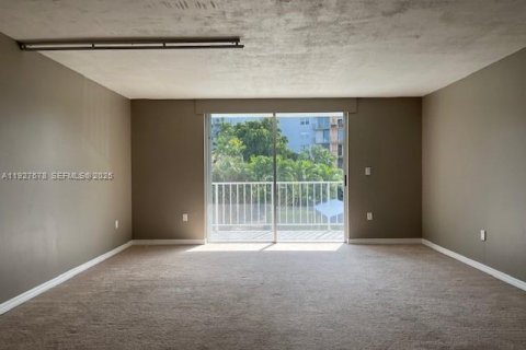 Снять в аренду кондоминиум в Норт-Майами, Флорида 53.51м2, № 1990644 - фото 6