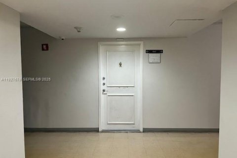 Снять в аренду кондоминиум в Норт-Майами, Флорида 53.51м2, № 1990644 - фото 4