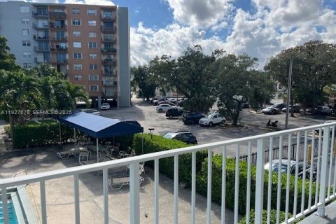 Снять в аренду кондоминиум в Норт-Майами, Флорида 53.51м2, № 1990644 - фото 9