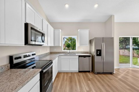 Villa ou maison à vendre à Deltona, Floride: 3 chambres, 112.04 m2 № 2306789 - photo 11