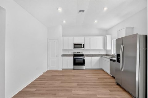 Villa ou maison à vendre à Deltona, Floride: 3 chambres, 112.04 m2 № 2306789 - photo 9