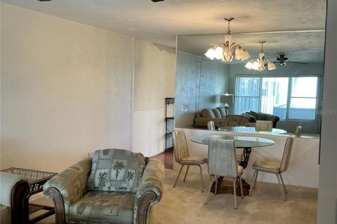 Condo in Kenneth City, Florida, 2 bedrooms  № 2093657 - photo 4