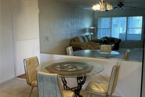 Condo in Kenneth City, Florida, 2 bedrooms  № 2093657 - photo 5