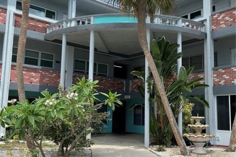 Condo in Kenneth City, Florida, 2 bedrooms  № 2093657 - photo 2