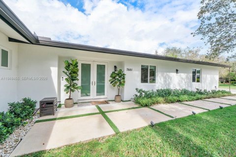 Casa en venta en Palmetto Bay, Florida, 4 dormitorios, 145.11 m2 № 2008660 - foto 2