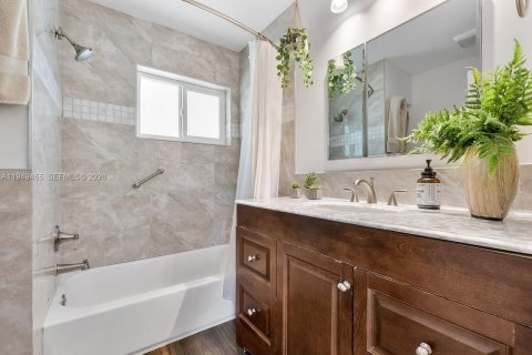 Casa en venta en Palmetto Bay, Florida, 4 dormitorios, 145.11 m2 № 2008660 - foto 13