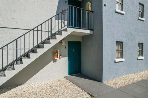 Снять в аренду кондоминиум в Майами-Лейкс, Флорида 1 спальня, 60.2м2, № 1957913 - фото 3