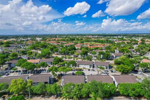 Снять в аренду кондоминиум в Майами-Лейкс, Флорида 1 спальня, 60.2м2, № 1957913 - фото 27