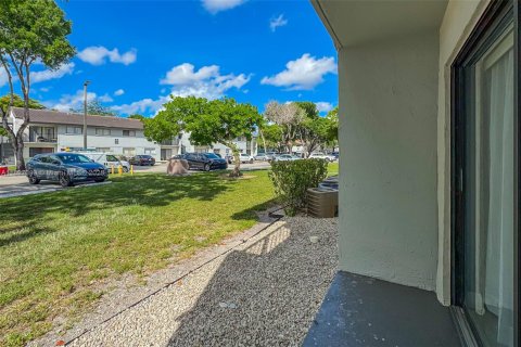 Снять в аренду кондоминиум в Майами-Лейкс, Флорида 1 спальня, 60.2м2, № 1957913 - фото 21