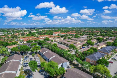 Снять в аренду кондоминиум в Майами-Лейкс, Флорида 1 спальня, 60.2м2, № 1957913 - фото 25