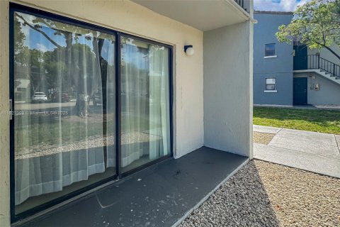 Снять в аренду кондоминиум в Майами-Лейкс, Флорида 1 спальня, 60.2м2, № 1957913 - фото 22