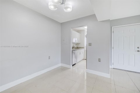 Снять в аренду кондоминиум в Майами-Лейкс, Флорида 1 спальня, 60.2м2, № 1957913 - фото 9