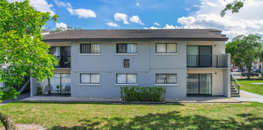 Кондоминиум с 1 спальней в Майами-Лейкс, Флорида № 1957913