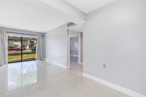 Снять в аренду кондоминиум в Майами-Лейкс, Флорида 1 спальня, 60.2м2, № 1957913 - фото 11