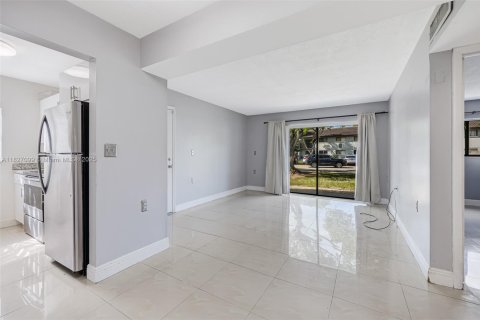 Снять в аренду кондоминиум в Майами-Лейкс, Флорида 1 спальня, 60.2м2, № 1957913 - фото 10