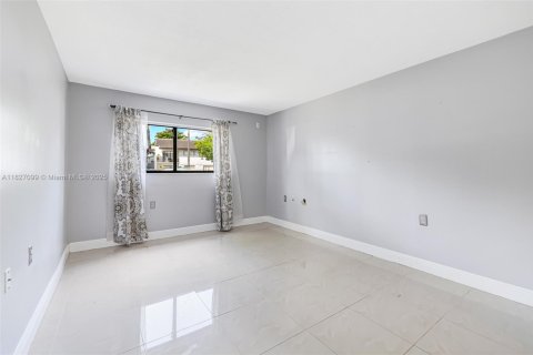 Снять в аренду кондоминиум в Майами-Лейкс, Флорида 1 спальня, 60.2м2, № 1957913 - фото 15