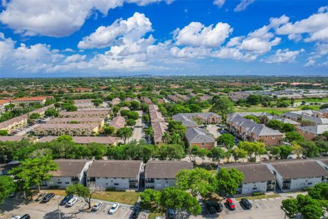 Снять в аренду кондоминиум в Майами-Лейкс, Флорида 1 спальня, 60.2м2, № 1957913 - фото 24