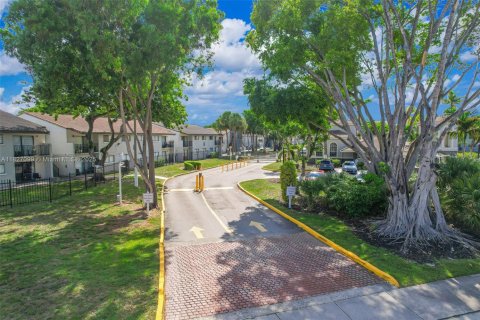 Снять в аренду кондоминиум в Майами-Лейкс, Флорида 1 спальня, 60.2м2, № 1957913 - фото 29