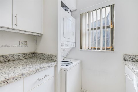 Снять в аренду кондоминиум в Майами-Лейкс, Флорида 1 спальня, 60.2м2, № 1957913 - фото 14