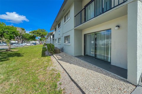 Снять в аренду кондоминиум в Майами-Лейкс, Флорида 1 спальня, 60.2м2, № 1957913 - фото 20