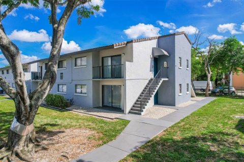 Снять в аренду кондоминиум в Майами-Лейкс, Флорида 1 спальня, 60.2м2, № 1957913 - фото 2