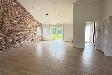 House in Southwest Ranches, Florida 5 bedrooms, 512.08 sq.m. № 2043873 - photo 10