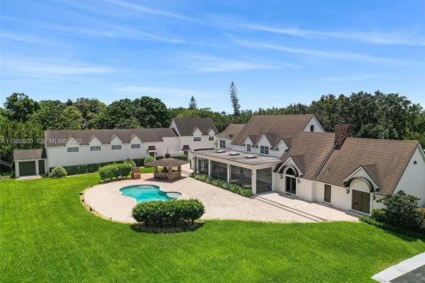 House in Southwest Ranches, Florida 5 bedrooms, 512.08 sq.m. № 2043873 - photo 2