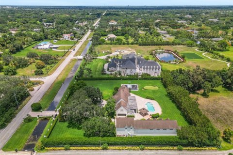 House in Southwest Ranches, Florida 5 bedrooms, 512.08 sq.m. № 2043873 - photo 17