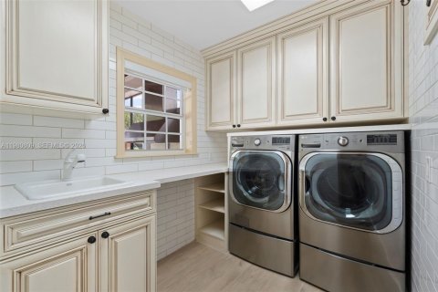 House in Southwest Ranches, Florida 5 bedrooms, 512.08 sq.m. № 2043873 - photo 27