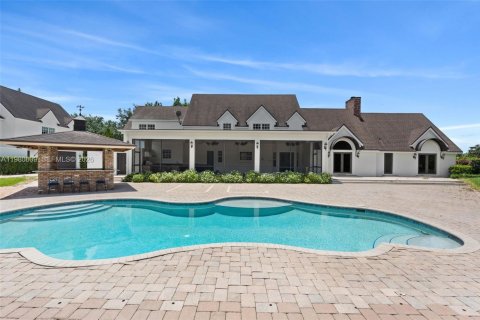 House in Southwest Ranches, Florida 5 bedrooms, 512.08 sq.m. № 2043873 - photo 12