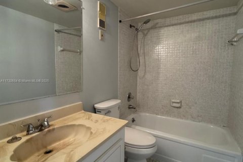 Copropriété à vendre à Pembroke Pines, Floride: 2 chambres, 104.05 m2 № 1940490 - photo 12