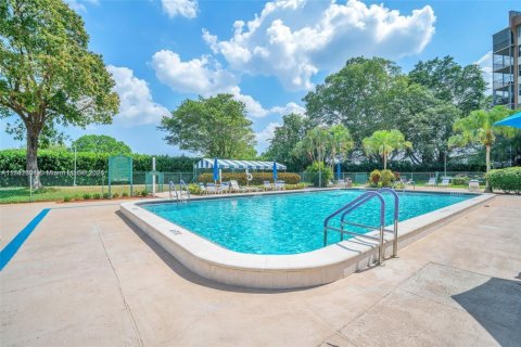 Copropriété à vendre à Pembroke Pines, Floride: 2 chambres, 104.05 m2 № 1940490 - photo 15