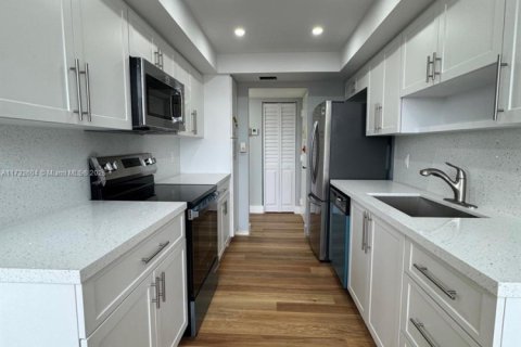 Copropriété à vendre à Pembroke Pines, Floride: 2 chambres, 104.05 m2 № 1940490 - photo 6