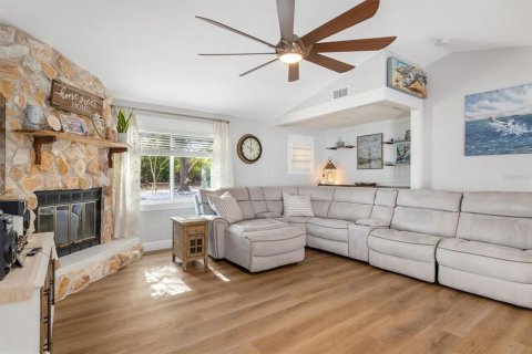 House in Englewood, Florida 3 bedrooms, 173.26 sq.m. № 2115237 - photo 11