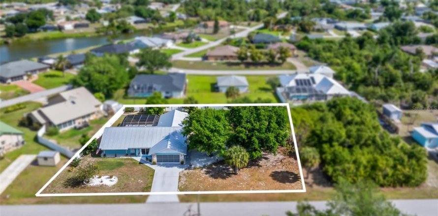 House in Englewood, Florida 3 bedrooms, 173.26 sq.m. № 2115237