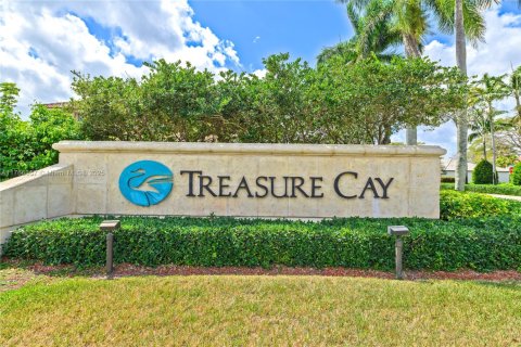 Casa en venta en Pembroke Pines, Florida, 6 dormitorios, 292.36 m2 № 1811099 - foto 2