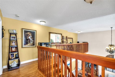 Casa en venta en Pembroke Pines, Florida, 6 dormitorios, 292.36 m2 № 1811099 - foto 23