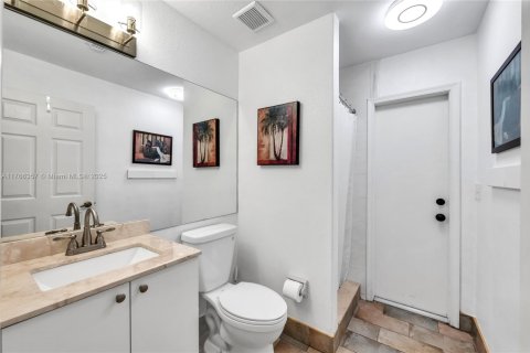 Casa en venta en Pembroke Pines, Florida, 6 dormitorios, 292.36 m2 № 1811099 - foto 21