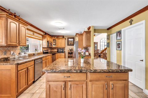 Casa en venta en Pembroke Pines, Florida, 6 dormitorios, 292.36 m2 № 1811099 - foto 16