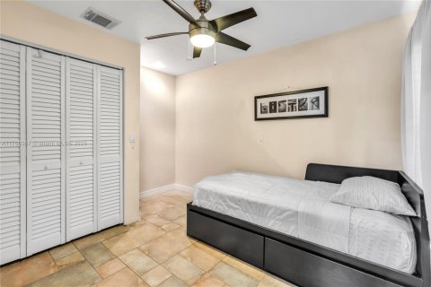 Casa en venta en Pembroke Pines, Florida, 6 dormitorios, 292.36 m2 № 1811099 - foto 20