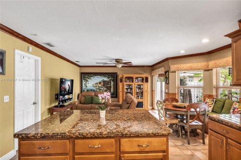 Casa en venta en Pembroke Pines, Florida, 6 dormitorios, 292.36 m2 № 1811099 - foto 17