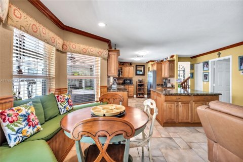 Casa en venta en Pembroke Pines, Florida, 6 dormitorios, 292.36 m2 № 1811099 - foto 13
