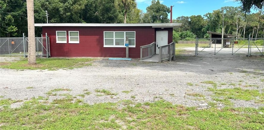 Propiedad comercial en Oak Hill, Florida 48.49 m2 № 1900629