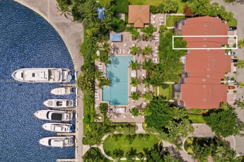 Снять в аренду кондоминиум в Авентура, Флорида 3 спальни, 220.46м2, № 1889150 - фото 1