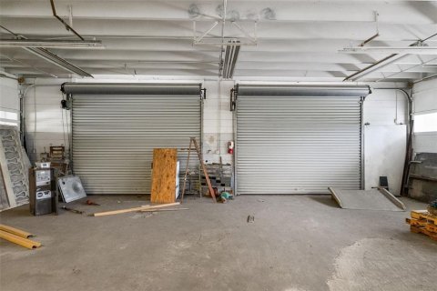 Commercial property in Saint Petersburg, Florida 1104.52 sq.m. № 1837293 - photo 13