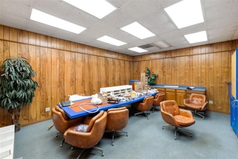 Commercial property in Saint Petersburg, Florida 1104.52 sq.m. № 1837293 - photo 16