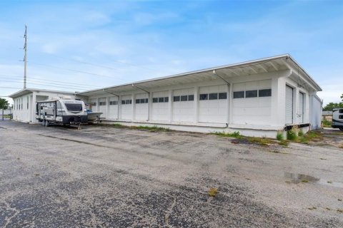 Commercial property in Saint Petersburg, Florida 1104.52 sq.m. № 1837293 - photo 9